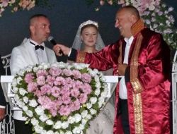 Y�l�n D���n� Ecem ve Osman mutluluklar